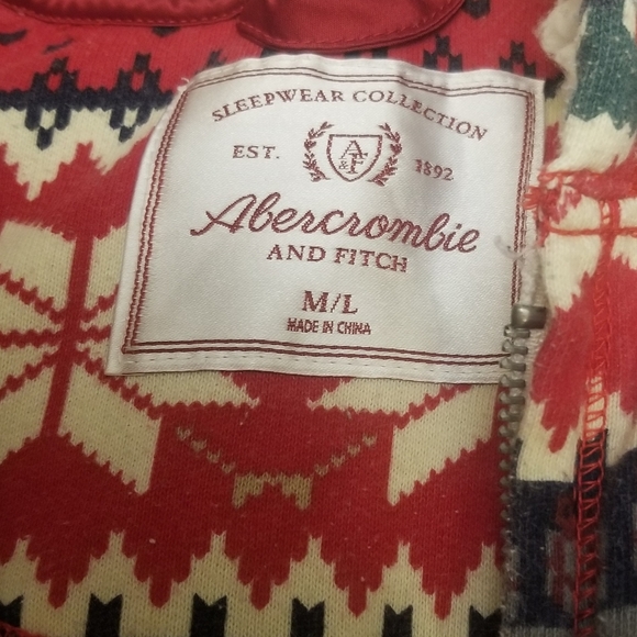 Abercrombie + Fitch Sleepware Collection Snowflake Onesie M/L - Picture 7 of 8